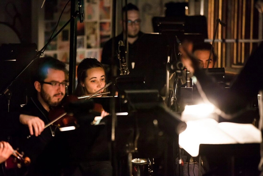 Photo of members of Orchestre de l'Agora during a performance
